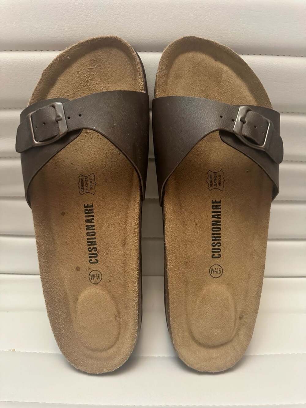 Cushionaire Leeds Genuine Leather Suede Slide Sandals Brown Size 9.5M